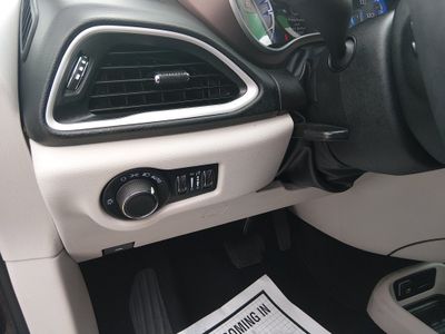 2023 Chrysler Voyager - Photo 13