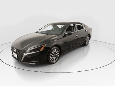 2025 Nissan Altima - Photo 3