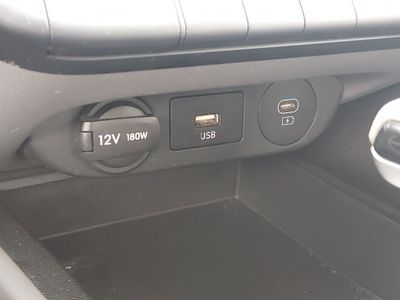 2024 Hyundai Elantra — photo 18 view