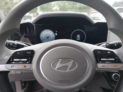 2024 Hyundai Elantra — photo 12 view