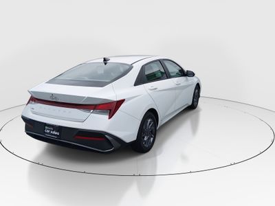 2024 Hyundai Elantra — photo 7 view
