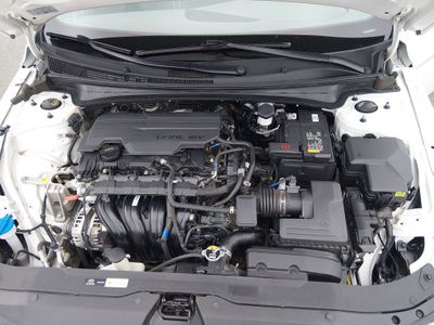 2024 Hyundai Elantra — photo 9 view