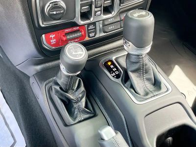 2026 Jeep Wrangler — photo 17 view