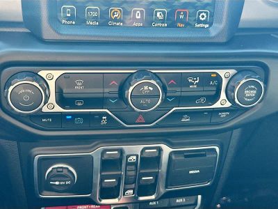 2022 Jeep Wrangler — photo 16 view