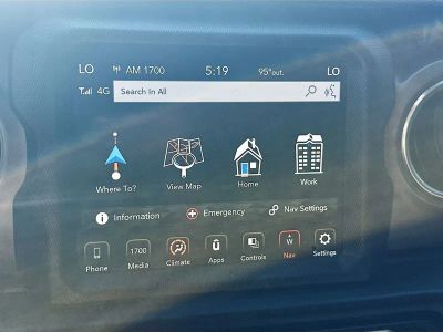 2022 Jeep Wrangler — photo 13 view