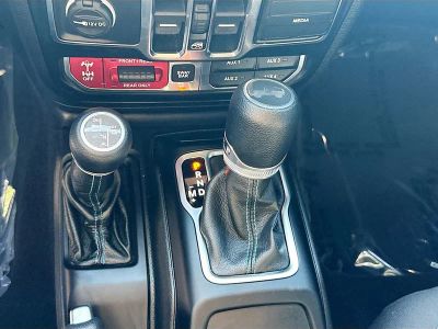 2022 Jeep Wrangler — photo 17 view