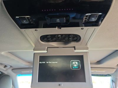 2016 Chevrolet Suburban - Photo 25