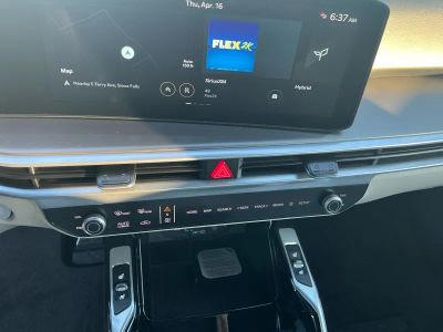 2026 Kia Sorento Hybrid — photo 12 view