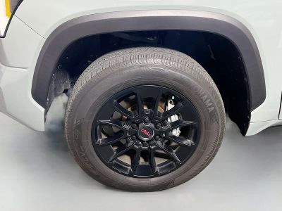 2024 Toyota Tundra — photo 11 view