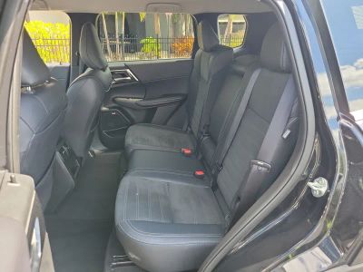 2025 Mitsubishi Outlander — photo 16 view