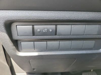 2025 Mitsubishi Outlander — photo 28 view