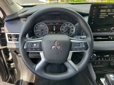 2025 Mitsubishi Outlander — photo 31 view