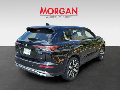 2025 Mitsubishi Outlander — interior view