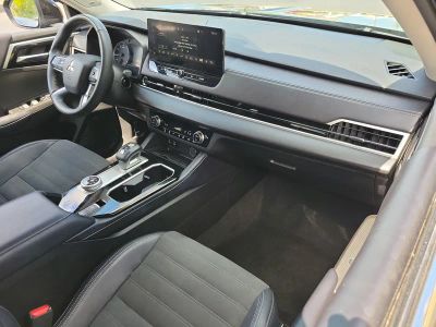 2025 Mitsubishi Outlander — photo 11 view
