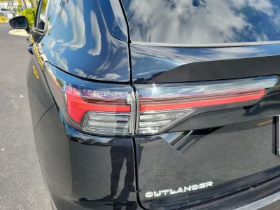 2025 Mitsubishi Outlander — photo 10 view