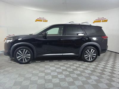 2022 Nissan Pathfinder — side profile view