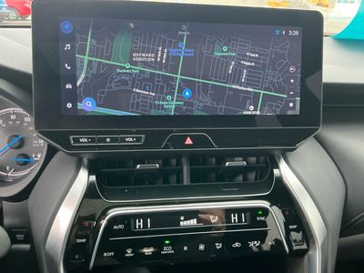 2024 Toyota Venza - Photo 11