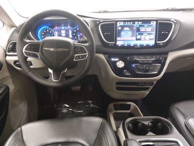 2023 Chrysler Pacifica — photo 12 view