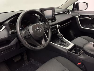 2019 Toyota RAV4 — photo 9 view