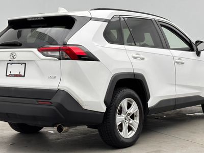 2019 Toyota RAV4 — photo 8 view