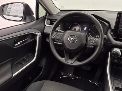 2019 Toyota RAV4 — photo 25 view