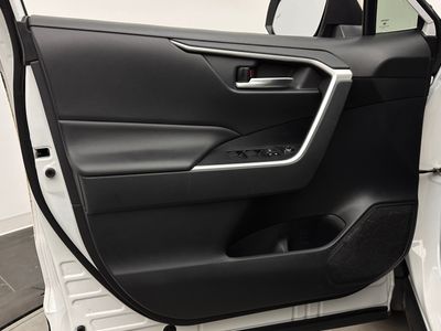 2019 Toyota RAV4 — photo 10 view