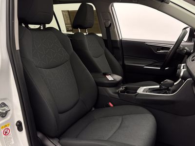 2019 Toyota RAV4 — photo 34 view
