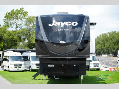 2026 Jayco Seismic - Photo 2