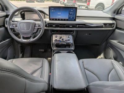 2023 Lincoln Nautilus — photo 9 view