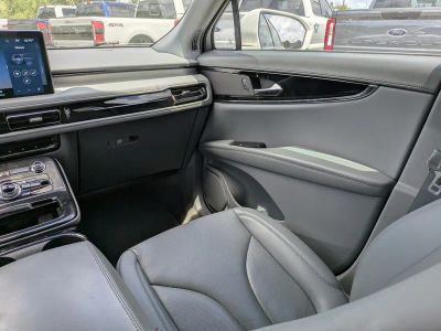 2023 Lincoln Nautilus — photo 12 view