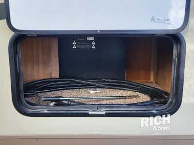 2018 Forest River Rockwood Ultra Lite - Photo 5