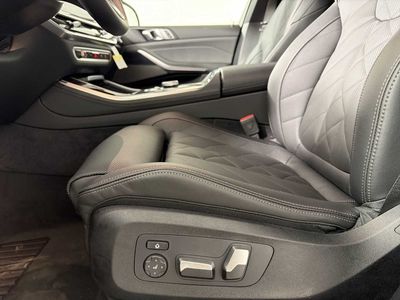 2026 BMW X5 xDrive40i — photo 12 view