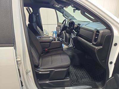 2025 Chevrolet Silverado 2500HD — photo 15 view