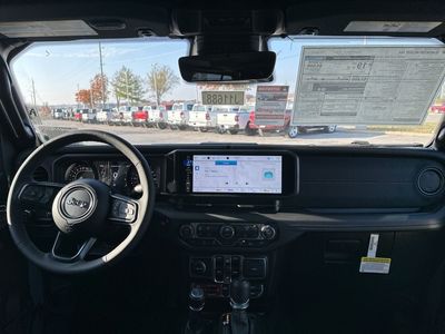 2026 Jeep Gladiator — photo 13 view