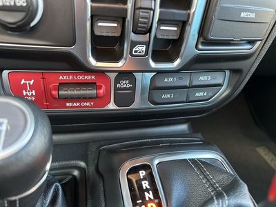 2026 Jeep Gladiator — photo 15 view