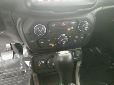 2023 Jeep Renegade - Photo 18