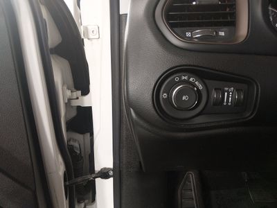 2023 Jeep Renegade - Photo 13