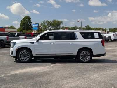 2024 GMC Yukon XL - Photo 2