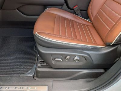 2024 GMC Yukon XL - Photo 11