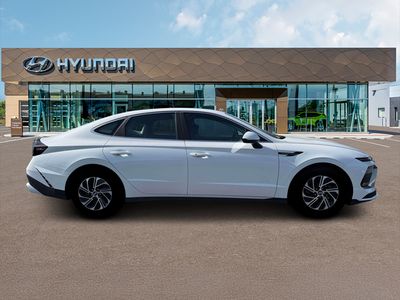 2026 Hyundai Sonata Hybrid — photo 9 view