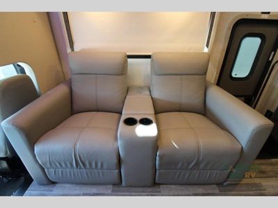 2025 Thor Motor Coach Inception - Photo 31