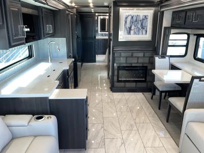2026 Fleetwood DISCOVERY LXE - Photo 6