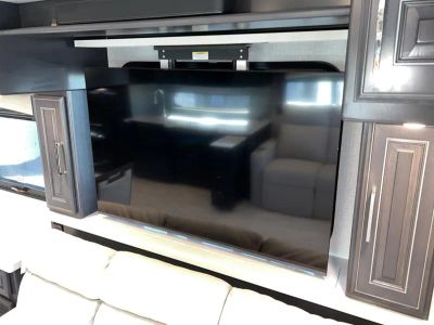 2026 Fleetwood DISCOVERY LXE - Photo 8