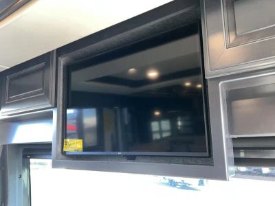 2026 Fleetwood DISCOVERY LXE - Photo 4