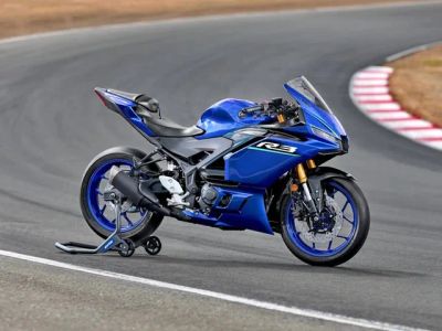 2026 Yamaha YZF-R3 — front three-quarter view