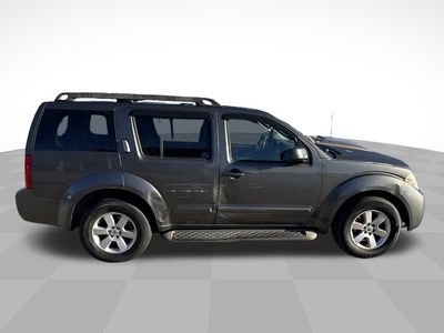 2008 Nissan Pathfinder — rear three-quarter view