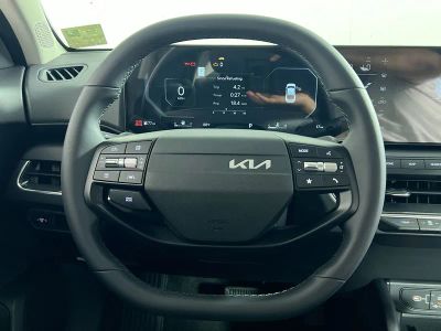 2025 Kia K4 — photo 17 view
