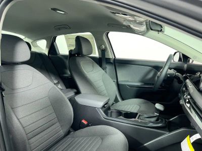 2025 Kia K4 — photo 31 view