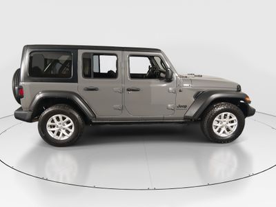 2023 Jeep Wrangler - Photo 8