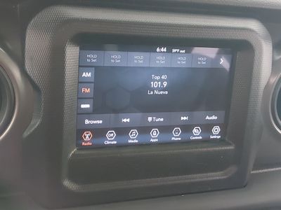 2023 Jeep Wrangler - Photo 19